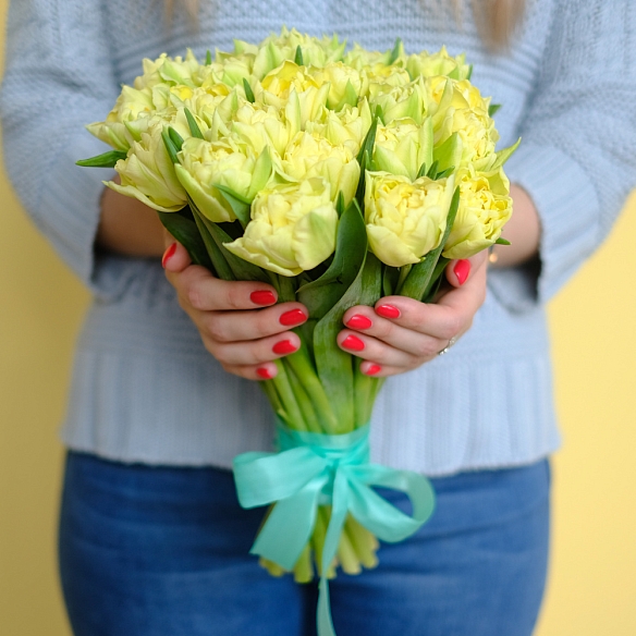 25 желтых тюльпанов (Пионовидные)
