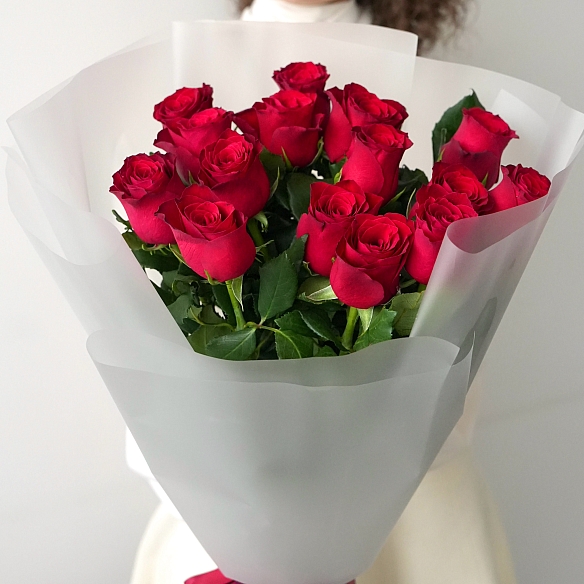 15 красных роз 70см в упаковке (Кения)