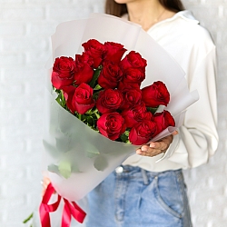 25 красных роз 70см в упаковке (Кения)