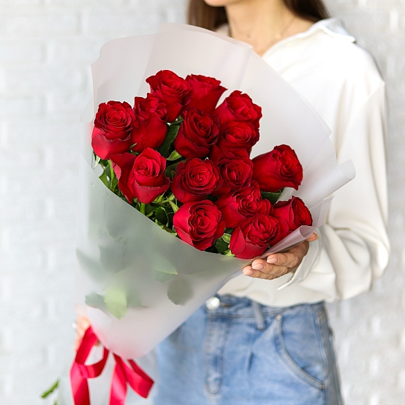 25 красных роз 70см в упаковке (Кения)