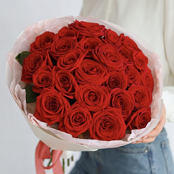 25 красных роз 40см в упаковке (Россия)