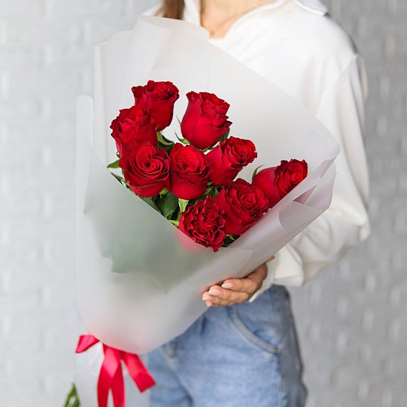 9 красных роз 70см в упаковке (Кения)