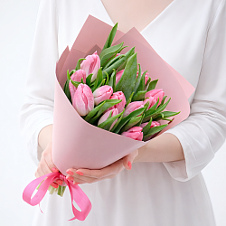 15 розовых тюльпанов в упаковке