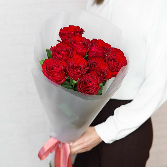 9 красных роз 70см в упаковке (Кения)