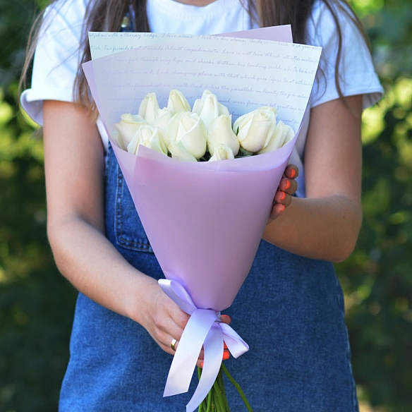 15 белых роз 35-40см в упаковке (Россия)