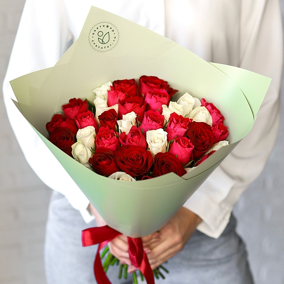 35 роз яркий микс 35-40см в упаковке (Кения)