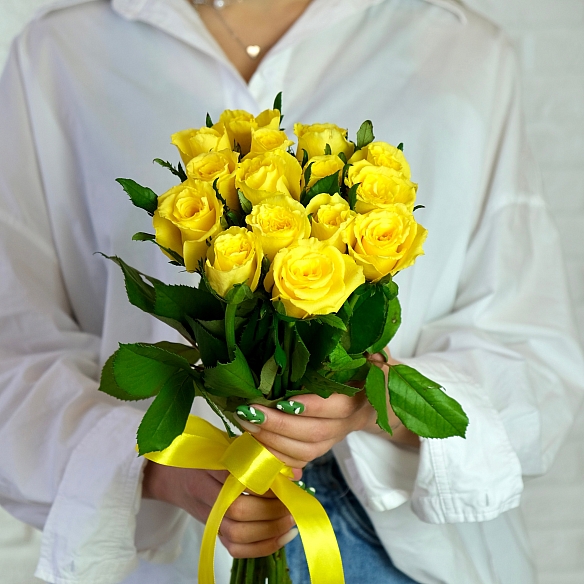 15 желтых роз 35-40см (Кения)