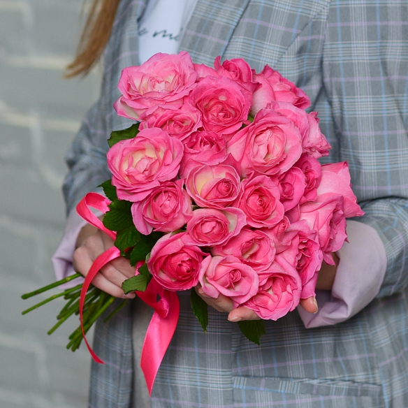25 розовых роз 35-40см (Россия)