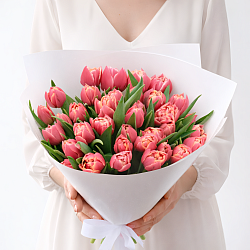 35 розовых пионовидных тюльпанов в упаковке (Россия)