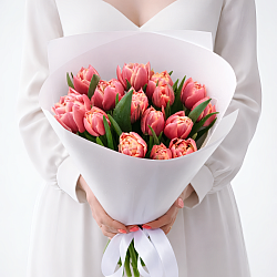 15 розовых пионовидных тюльпанов в упаковке (Россия)