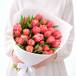 25 розовых пионовидных тюльпанов в упаковке (Россия)