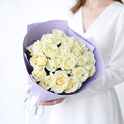 19 белых роз 50см в упаковке (Россия)