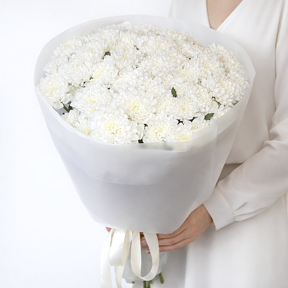 9 белых кустовых хризантем в упаковке