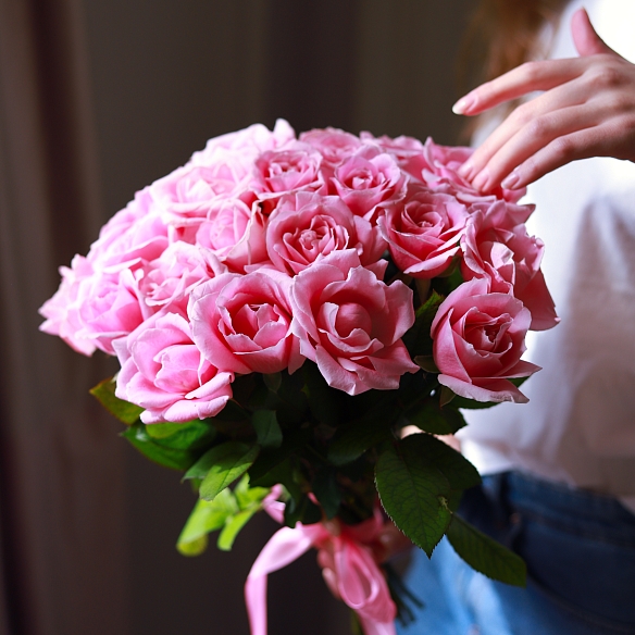 25 нежно-розовых роз 35-40см (Россия)
