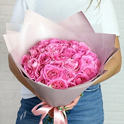 35 розовых роз 35-40см в упаковке (Россия)