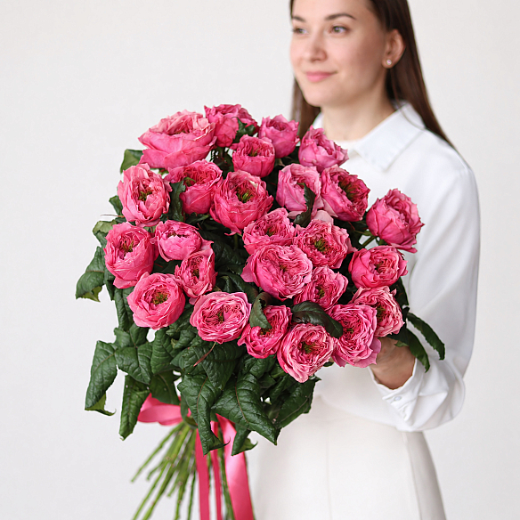 25 малиновых пионовидных роз 70см (Россия)