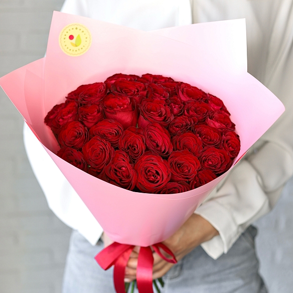 35 красных роз 35-40см в упаковке (Кения)