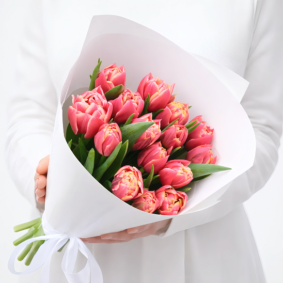 15 розовых пионовидных тюльпанов в упаковке (Россия)