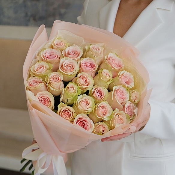 25 роз Фрутетто 50см в упаковке (Эквадор)