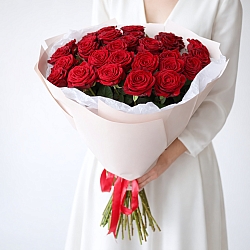 31 красная роза 70см в упаковке (Россия)