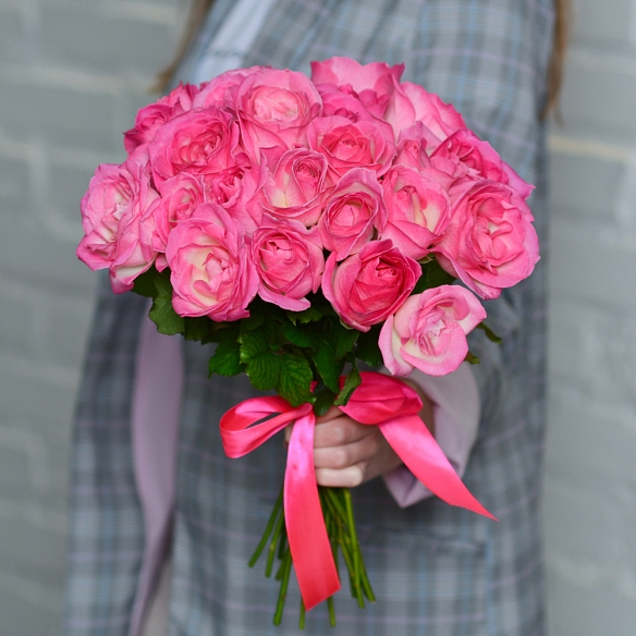 25 розовых роз 35-40см (Россия)