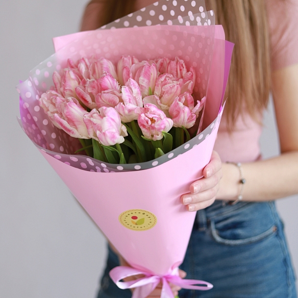 15 нежно-розовых тюльпанов.