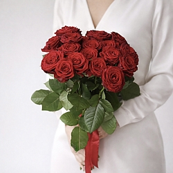 19 красных роз 50см (Россия)