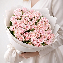 51 бело-розовая роза 35-40см в упаковке (Кения)