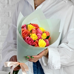 15 роз оранжевый микс 35-40см в упаковке (Кения)