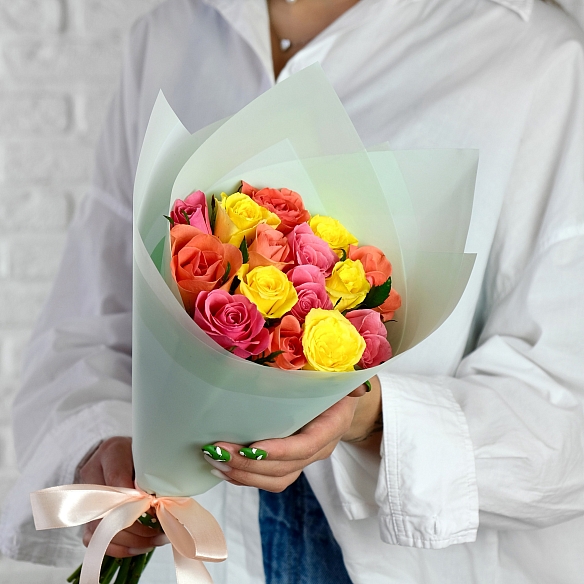 15 роз оранжевый микс 35-40см в упаковке (Кения)