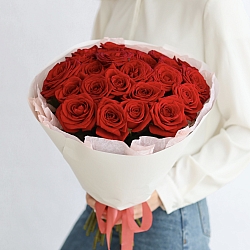 25 красных роз 40см в упаковке (Россия)