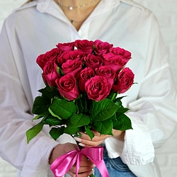 15 малиновых роз 35-40см (Кения)