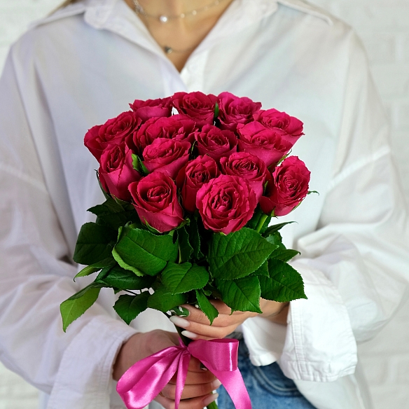 15 малиновых роз 35-40см (Кения)