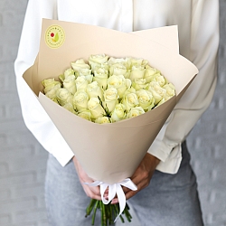 35 белых роз 35-40см в упаковке (Кения)