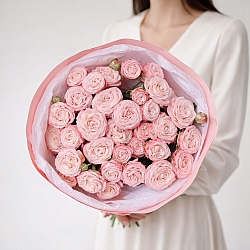 15 розовых кустовых роз в упаковке (Россия)