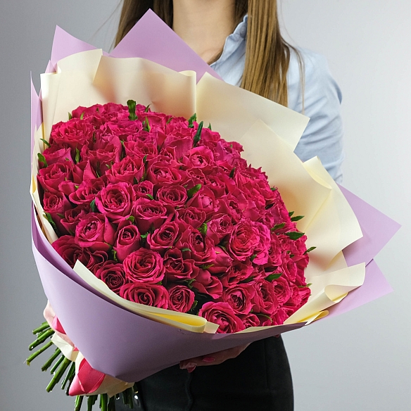 101 малиновая роза 35-40см в упаковке (Кения)