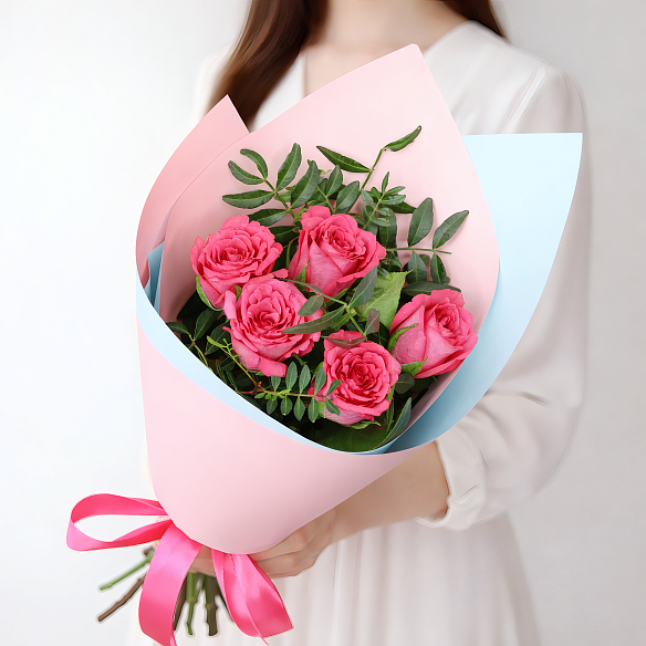5 малиновых роз с фисташкой