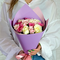 15 роз нежный микс 35-40см в упаковке (Кения)