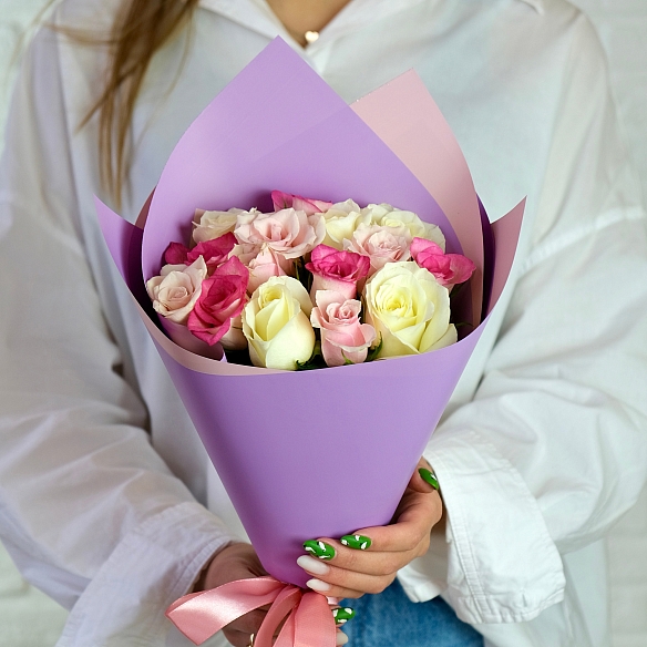 15 роз нежный микс 35-40см в упаковке (Кения)
