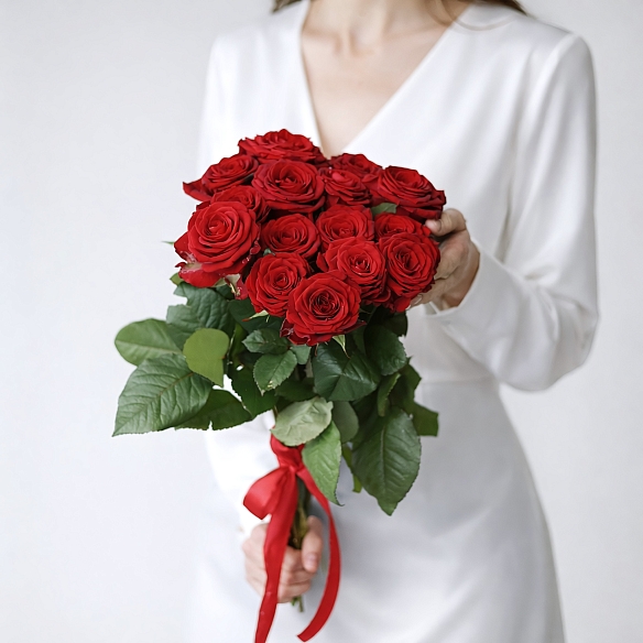 15 красных роз 50см (Россия)