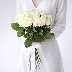 19 белых роз 50см (Россия)