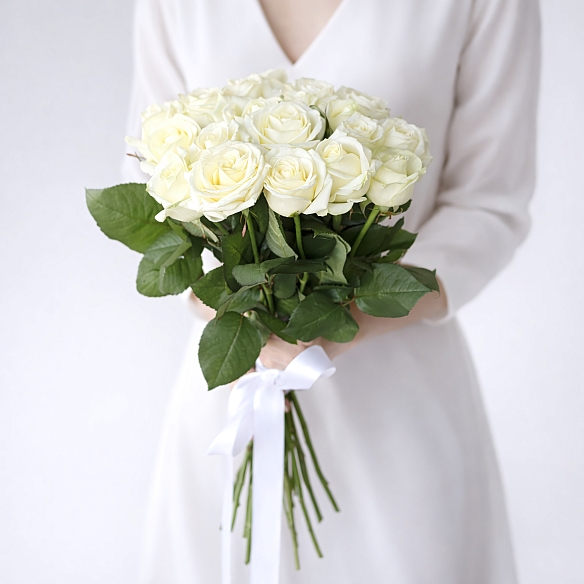 19 белых роз 50см (Россия)