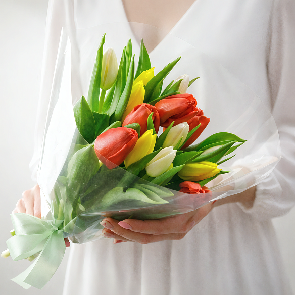 15 тюльпанов микс в пленке