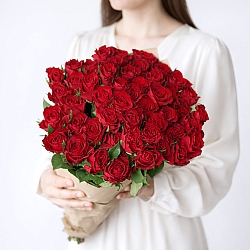 Охапка красных роз 35-40см в упаковке (Кения)