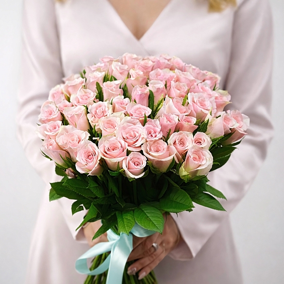 51 бело-розовая роза 35-40см (Кения)