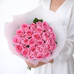 25 розовых роз 40см в упаковке (Россия)