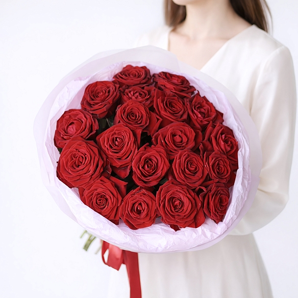 19 красных роз 50см в упаковке (Россия)