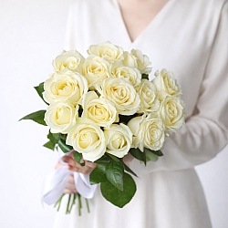15 белых роз 50см (Россия)